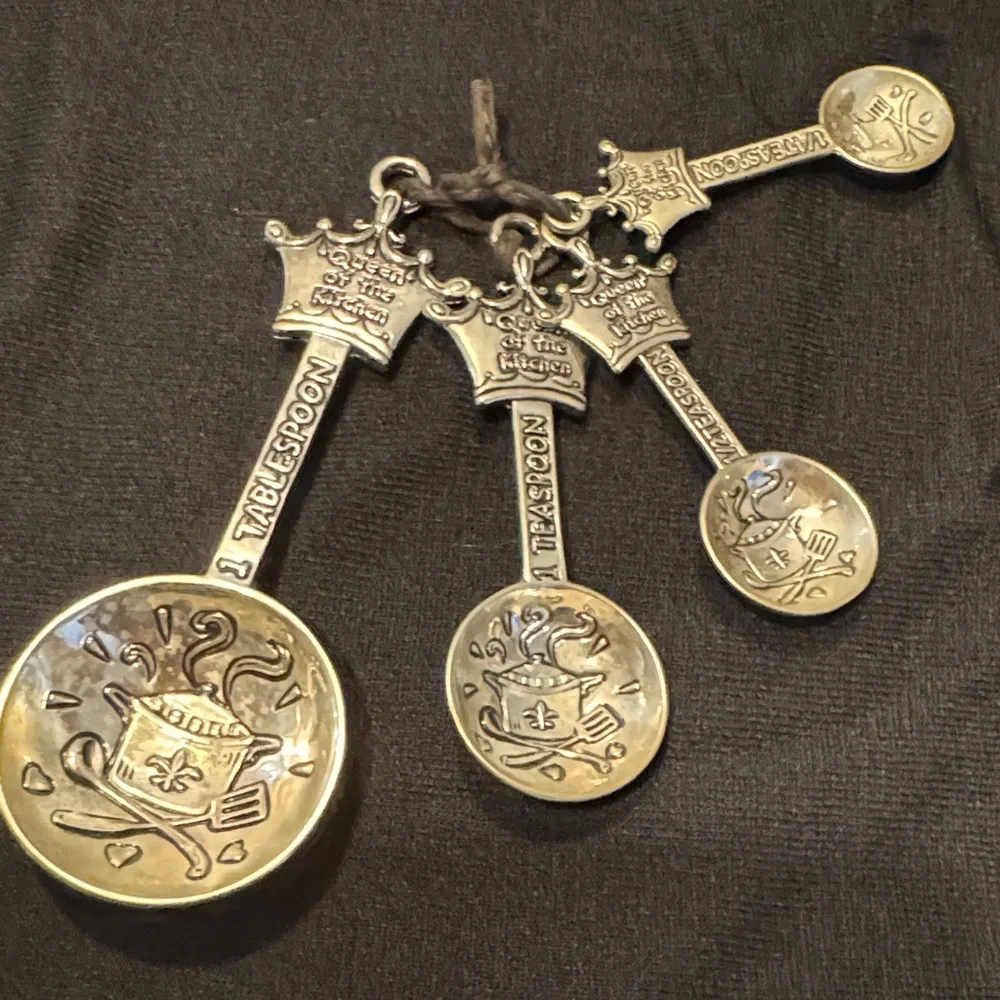 Ganz- Queen of the Kitchen Embossed Decorative Measuring Spoon set of 4